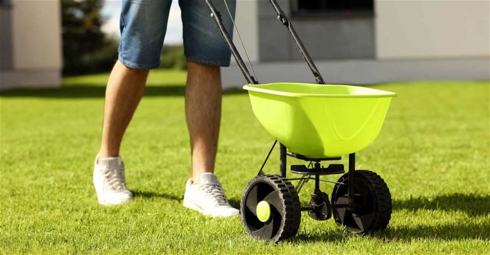 lawn-spreader