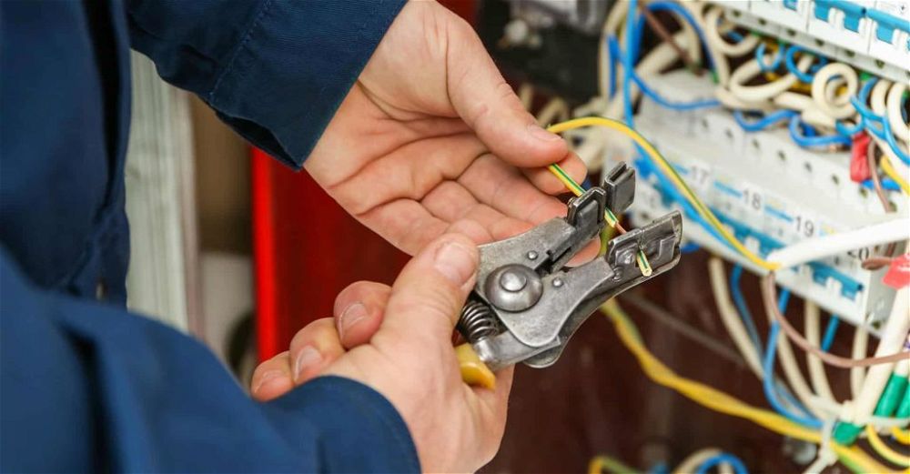 electrical-wire-stripping-tool