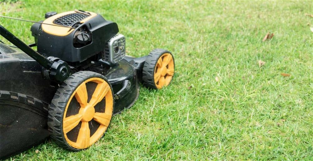 best-self-propelled-lawn-mowers-for-uneven-ground