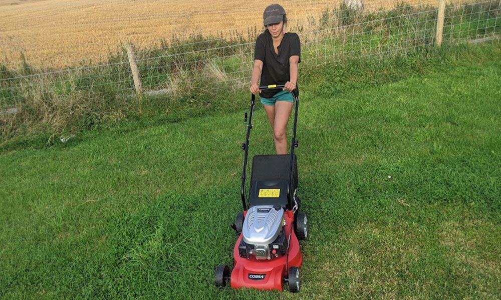 How-to-Use-a-Petrol-Lawn-Mower