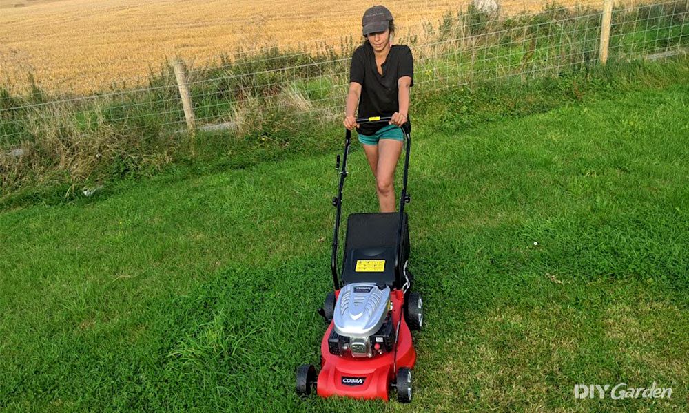 How-to-Use-a-Petrol-Lawn-Mower
