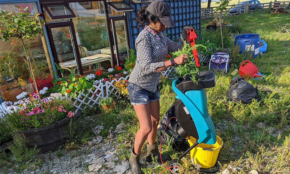 how-to-use-a-garden-shredder