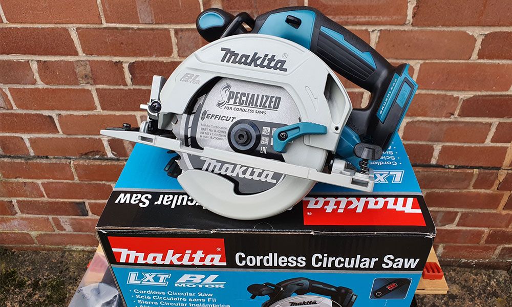 Makita-DHS680Z-18V-Brushless-Circular-Saw-Review