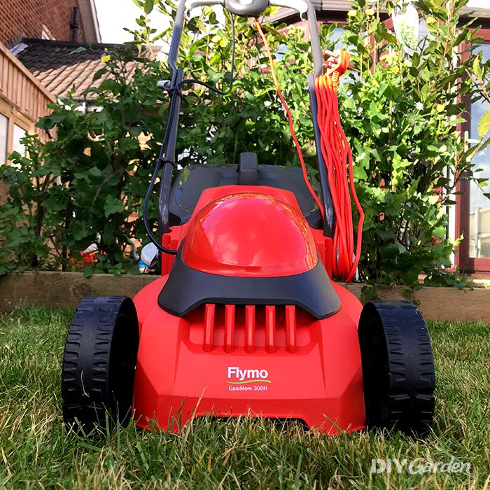 Flymo-EasiMow-300R-Electric-Lawn-Mower-Review-design